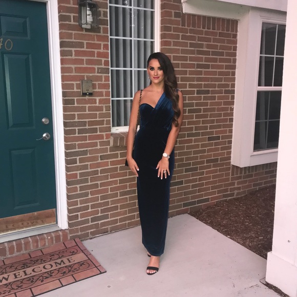 Dress - Picture 3 of 3